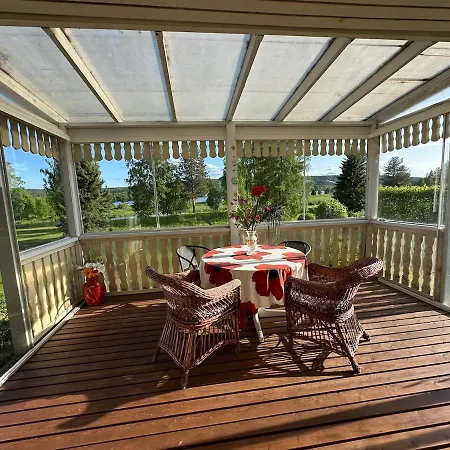 Tuomaa - Authentic Riverside Villa *