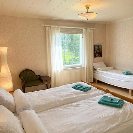 Tuomaa - Authentic Riverside Villa